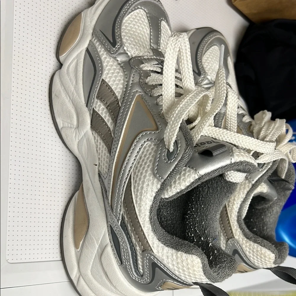 Reebok Woman’s Ortholite Athletic Shoe-Changed my mind. I’m keeping them! - Picture 4 of 8